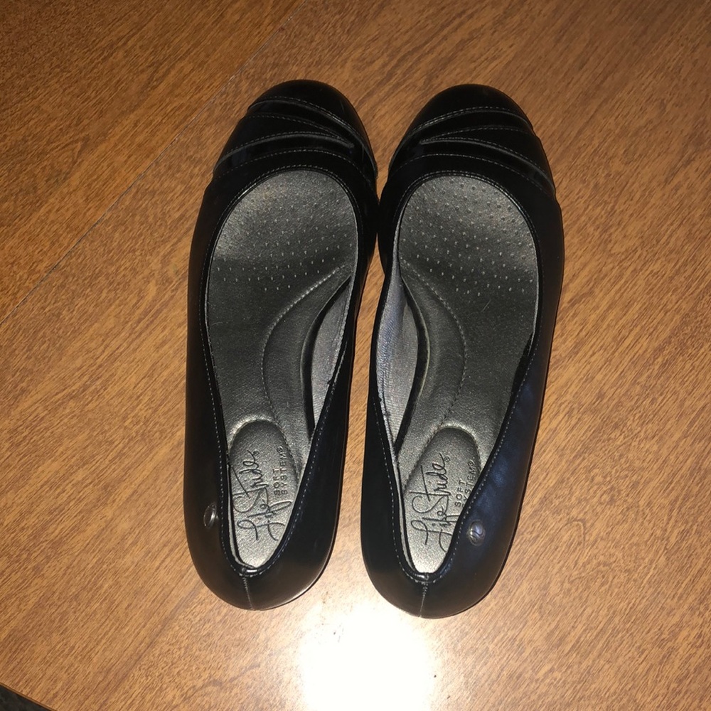 Life Stride soft system black flats